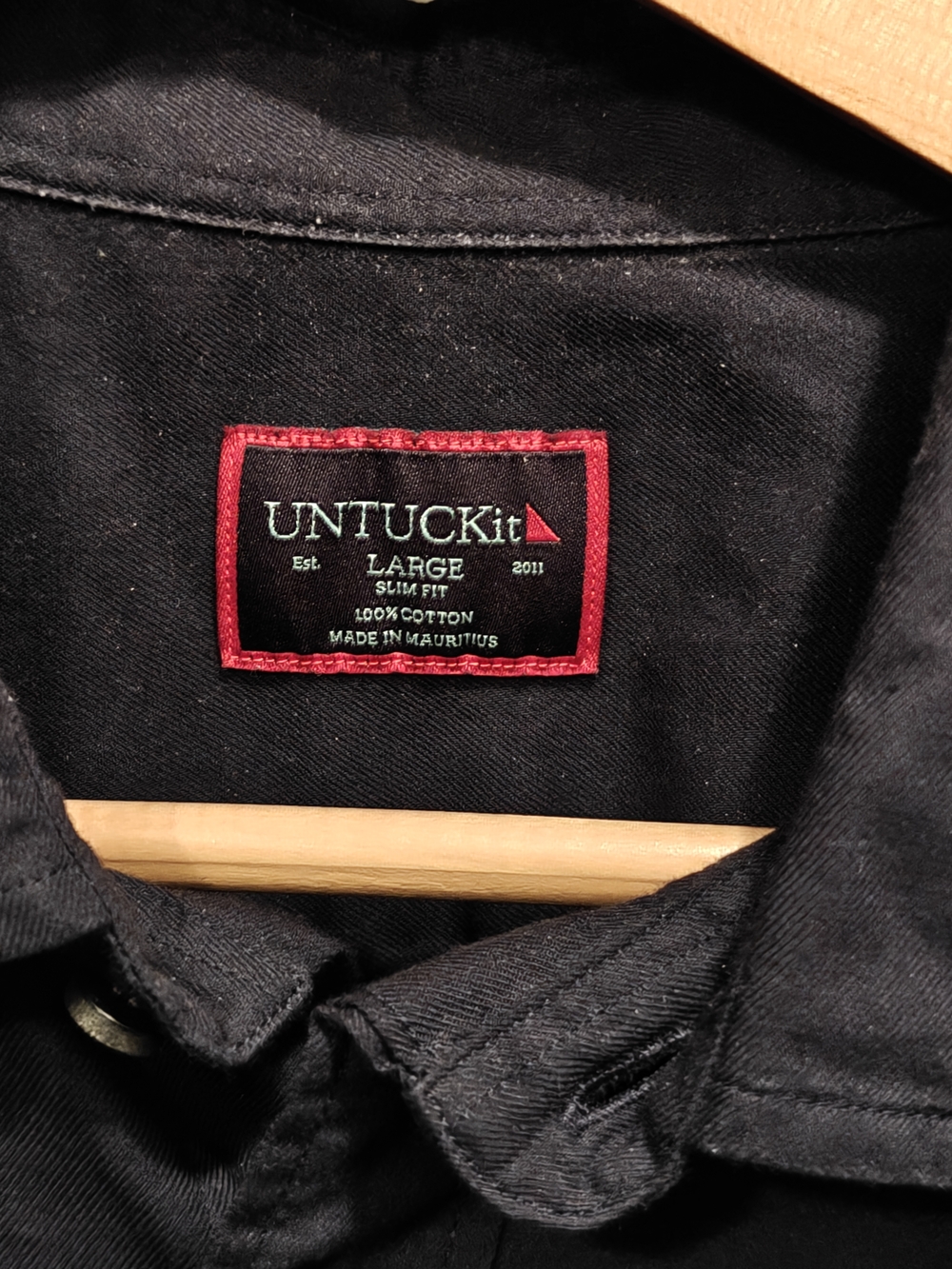 UNTUCKit Men's Navy Short Sleeve Button-Up Shirt - Picture 2 of 2